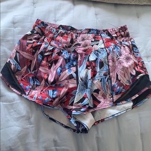 Lululemon floral hotty hot short 2”